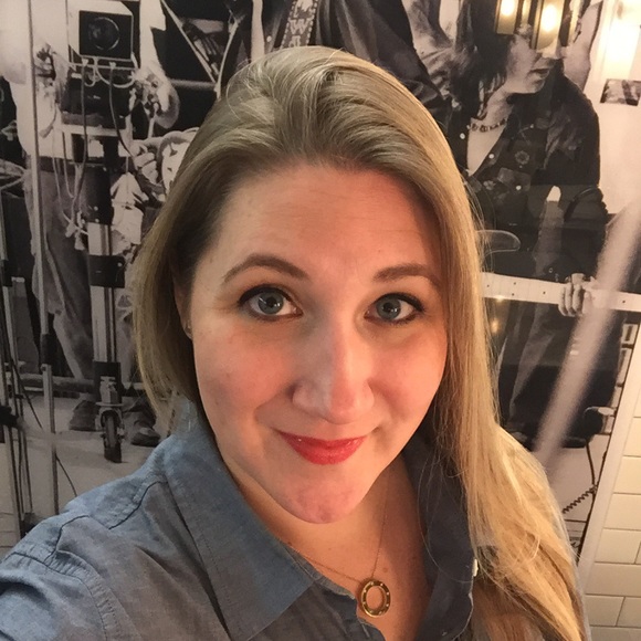 Meet your Posher, Heidi - Picture 2 of 5